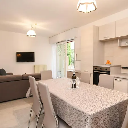 Villaggio Boschetti Mgh 1 *